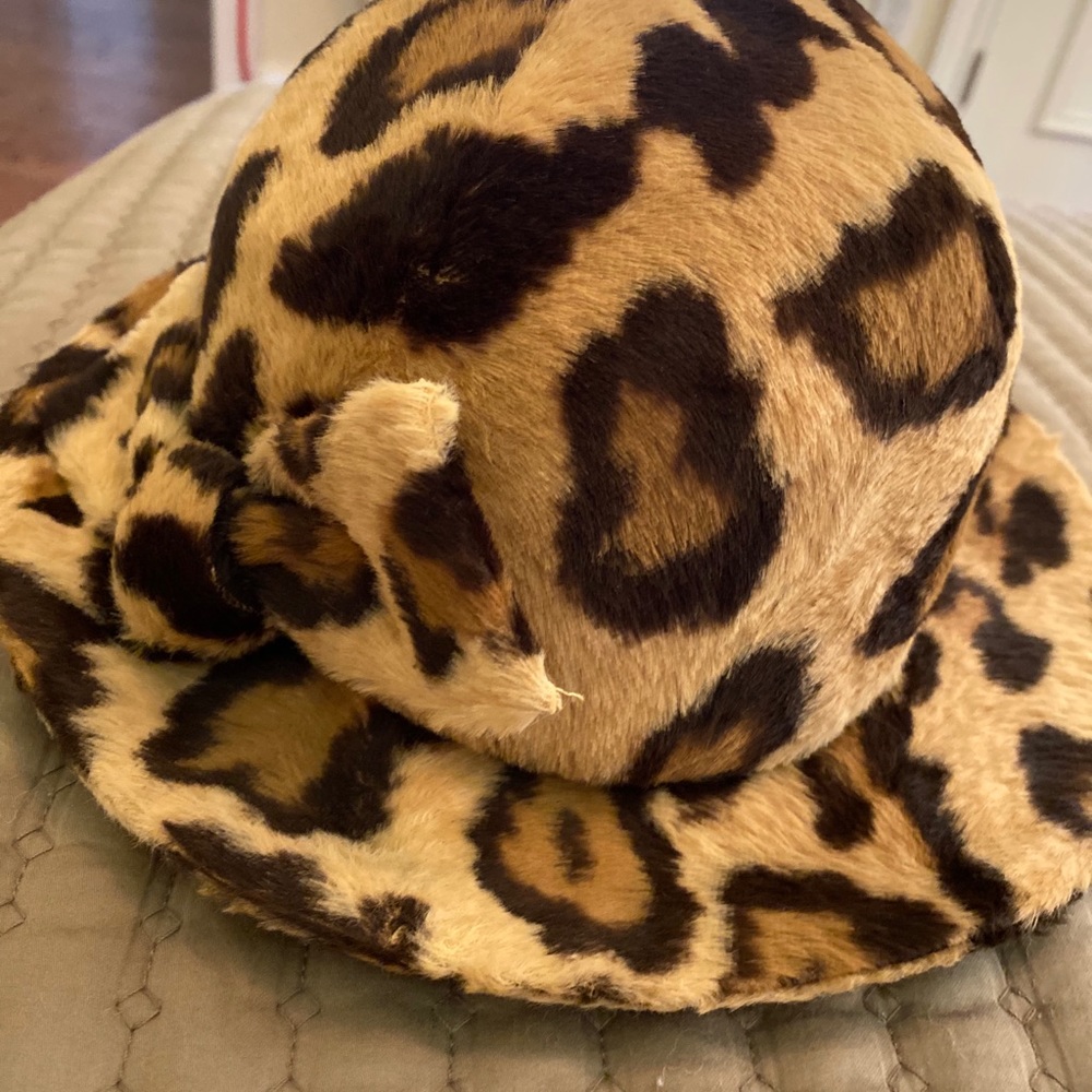 Vintage cheetah print hat